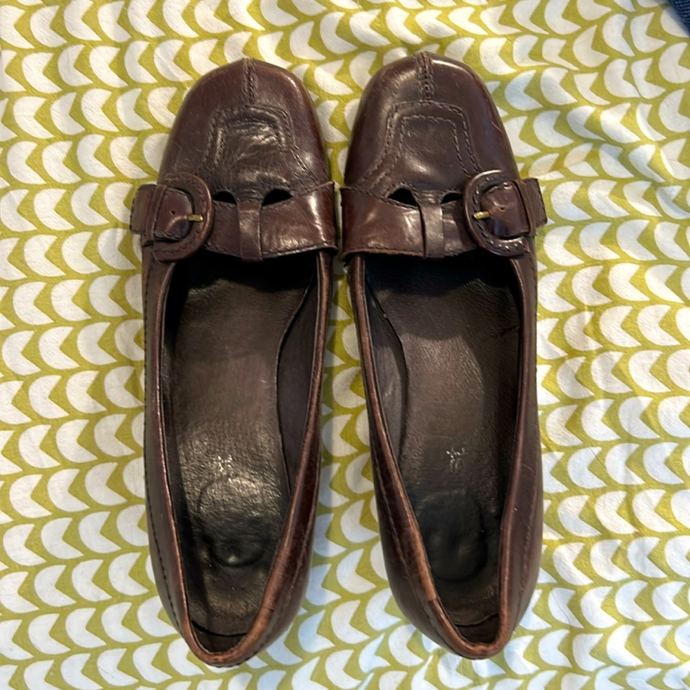 Feet first  leather upper kitten heels.